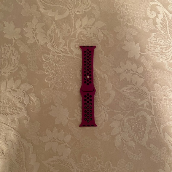 Apple Watch Purple/Black Sport Band (compatible with Series 3) - Picture 4 of 5